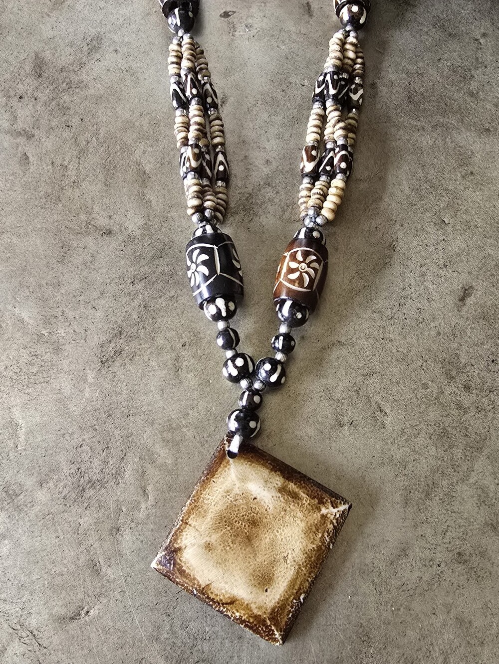 Vintage African Batik Bone Necklace - Unisex - Picture 3 of 4